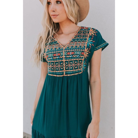 Savanna Jane Dresses & Skirts - Savanna Jane Embroidered Midi Dress